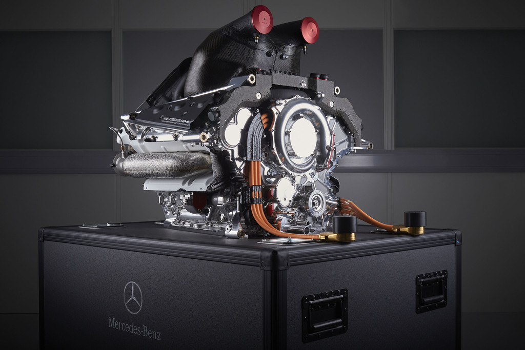 Mercedes-AMG erhält „Dewar Trophy“