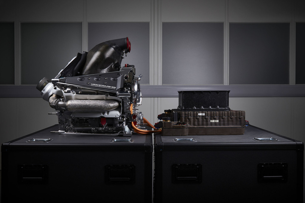 Mercedes-AMG erhält „Dewar Trophy“