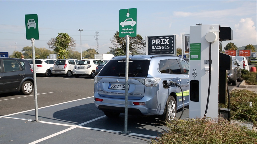 Mitsubishi Plug-in Hybrid Outlander: 2.943 km mit einer Tankfüllung
