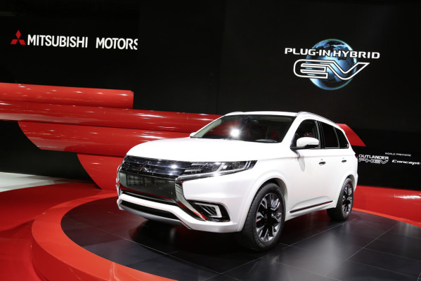 Paris 2014: Mitsubishi veredelt den Plug-in Hybrid Outlander