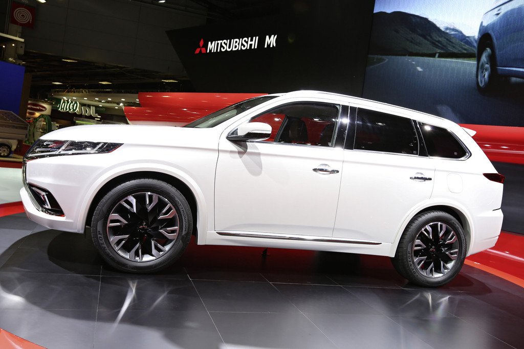 Paris 2014: Mitsubishi veredelt den Plug-in Hybrid Outlander
