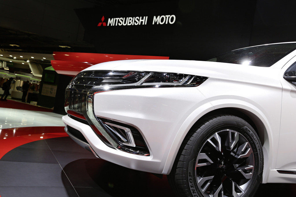 Paris 2014: Mitsubishi veredelt den Plug-in Hybrid Outlander
