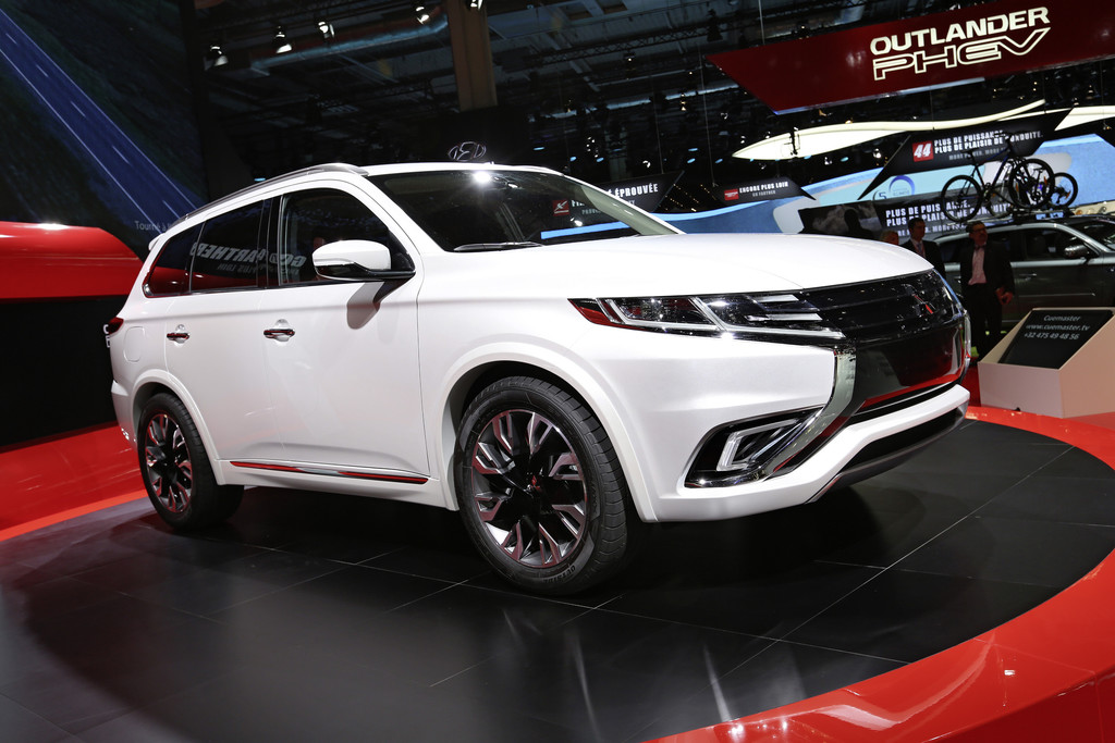 Paris 2014: Mitsubishi veredelt den Plug-in Hybrid Outlander