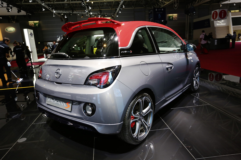 Paris 2014: Der Opel Adam gibt mächtig Gas