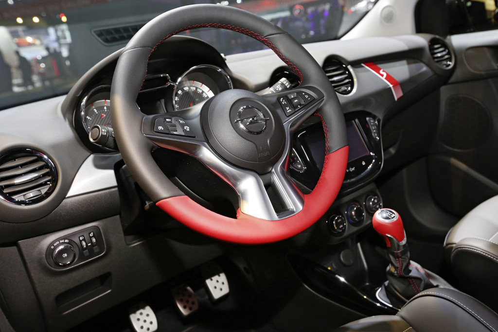 Paris 2014: Der Opel Adam gibt mächtig Gas