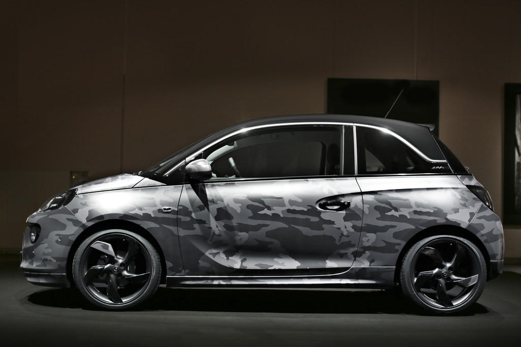 Opel versteigert sieben Adam von Bryan Adams