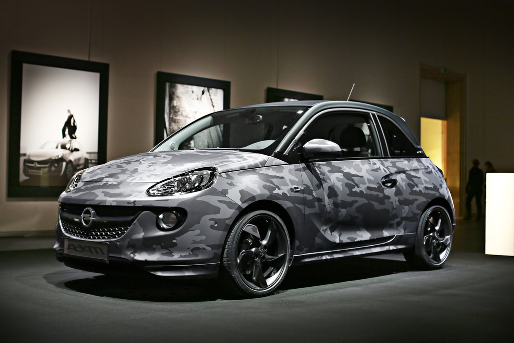 Opel versteigert sieben Adam von Bryan Adams
