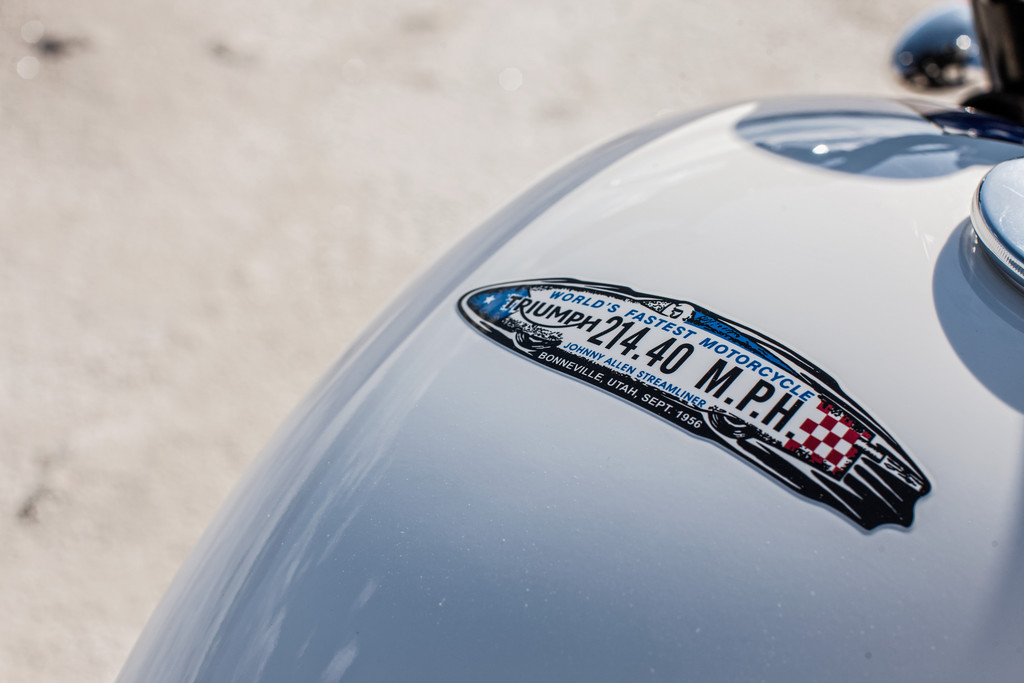 Triumph Bonneville T214.