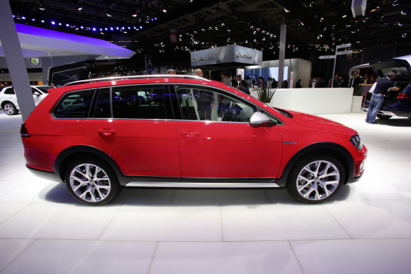 Paris 2014: Dem VW Golf Variant öffnen sich neue Wege
