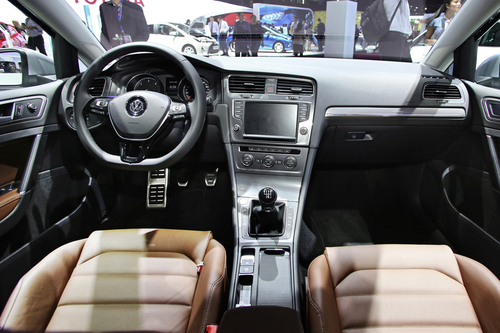Paris 2014: Dem VW Golf Variant öffnen sich neue Wege