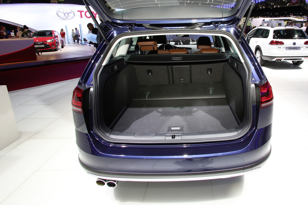 Paris 2014: Dem VW Golf Variant öffnen sich neue Wege