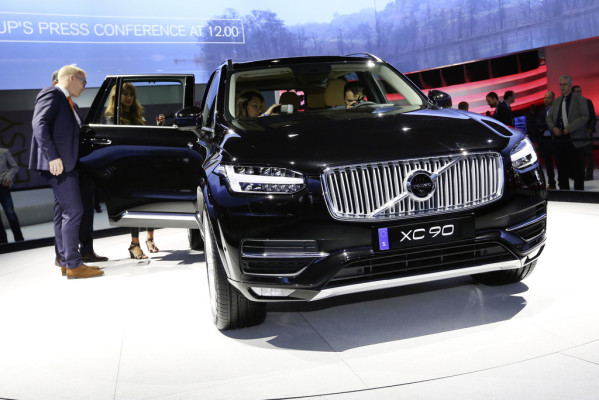 Paris 2014: Volvo XC90 schafft mit 400 PS 2,7 Liter