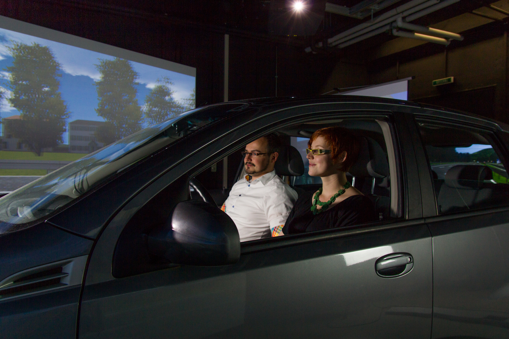 Auto fährt auf Fingerzeig