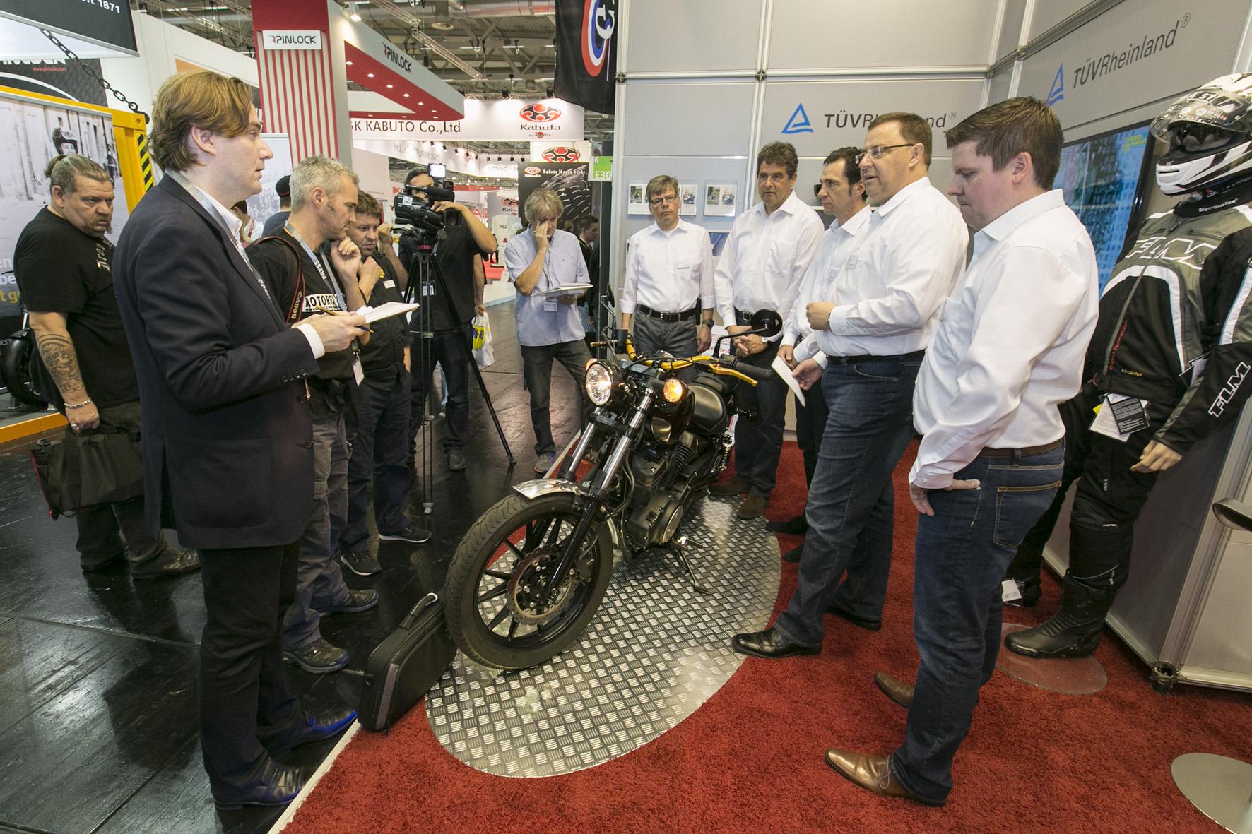 Motorrad: Auch gelbe Begrenzungsleuchten sind erlaubt