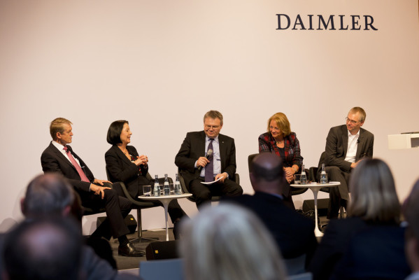 Daimler im Dialog: Vernetztes Fahren und Datenschutz