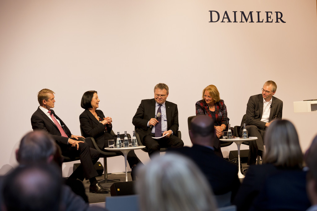 Daimler im Dialog: Vernetztes Fahren und Datenschutz