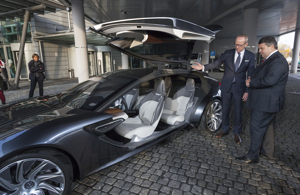 Wirtschaftsminister informiert sich bei Opel