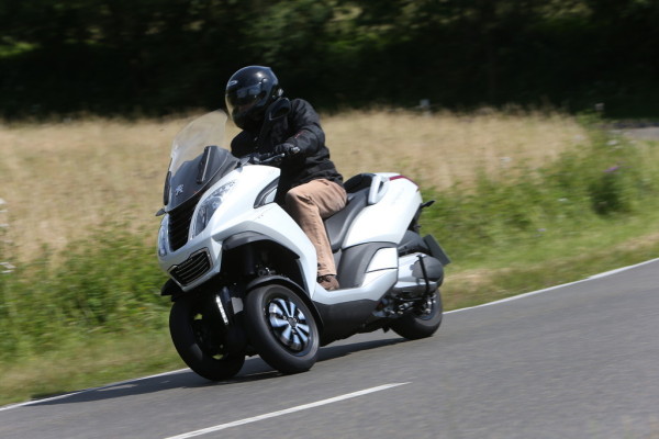 Peugeot plant Roller mit Airbag