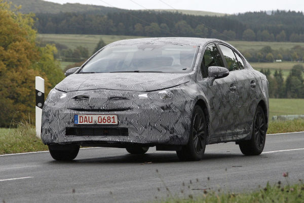 Erwischt: Erlkönig Toyota Avensis