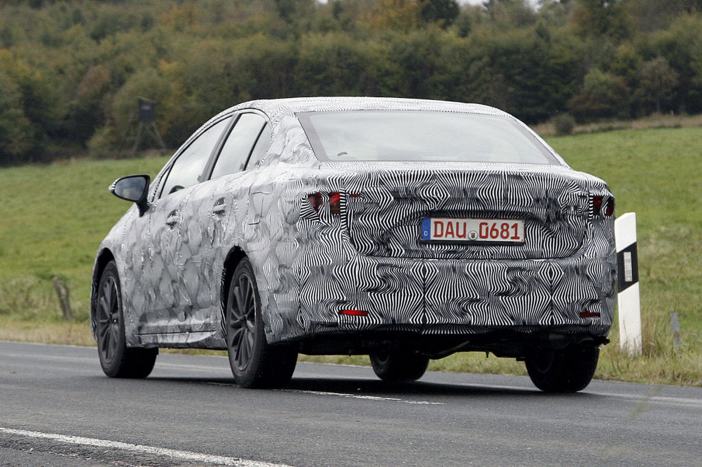 Erwischt: Erlkönig Toyota Avensis