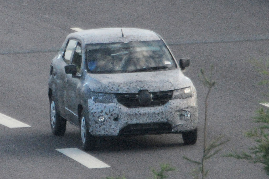 Erwischt: Dacias SUV als Erlkönig