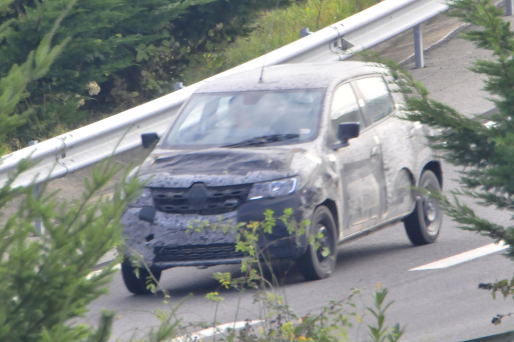 Erwischt: Dacias SUV als Erlkönig