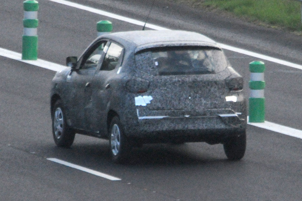 Erwischt: Dacias SUV als Erlkönig