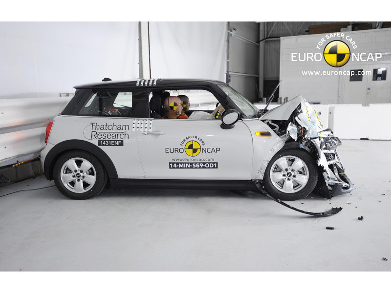 Crashtest: Fünf, vier und drei Sterne