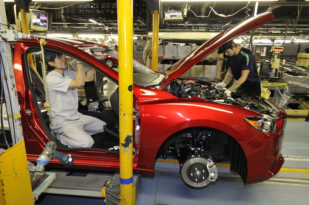 Produktion des Mazda6 (2012).