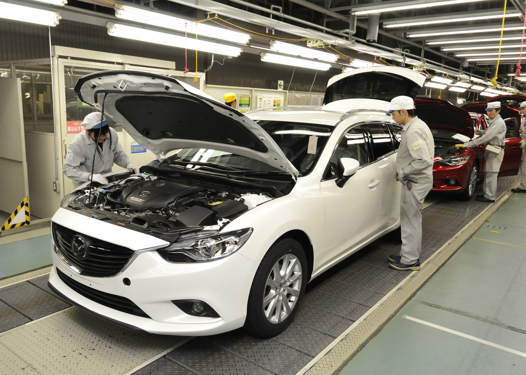 Produktion des Mazda6 (2012).