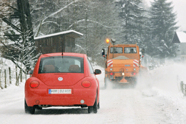 Achtung Räumfahrzeug - Tipps für Autofahrer