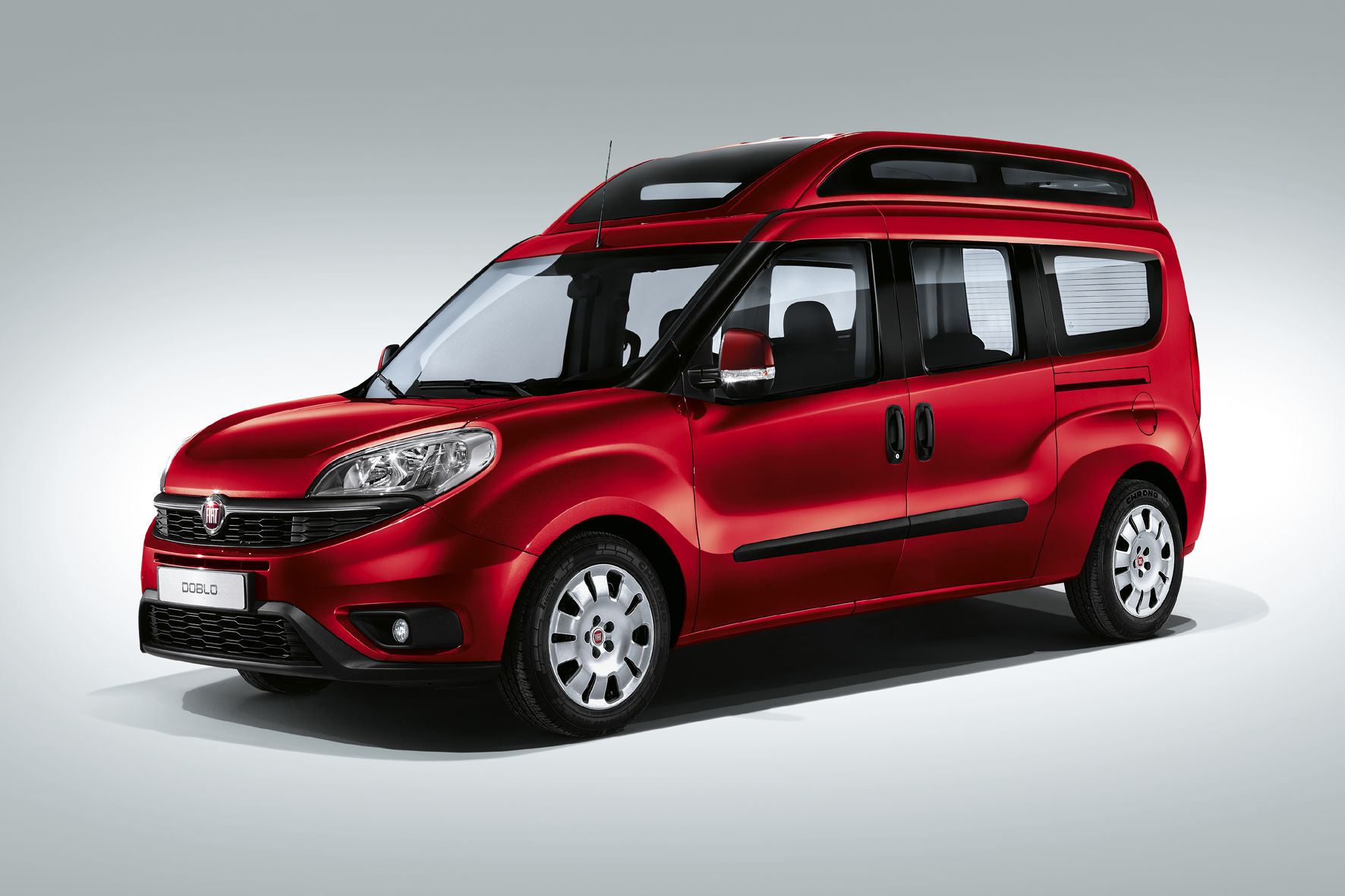 Der Fiat Doblo rollt in der vier