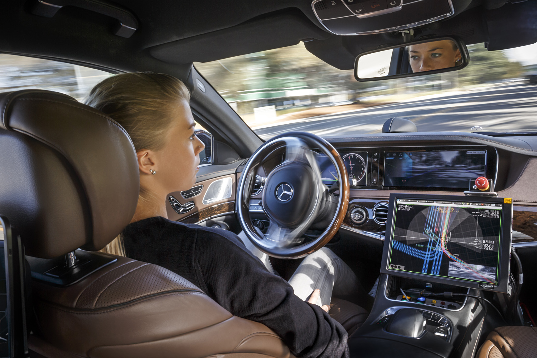 Daimler-Boss glaubt an elektrische Roboter-Autos