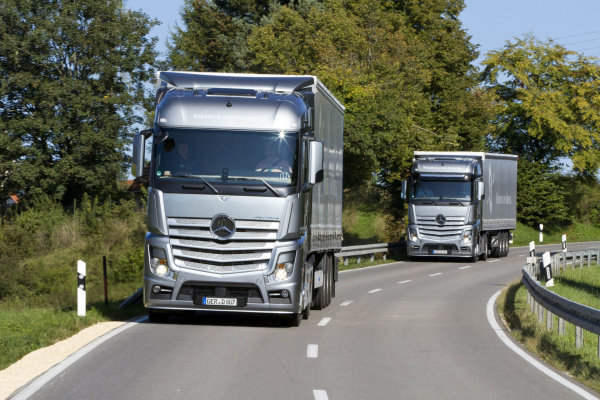 Lkw sind auf Landstraßen eine s