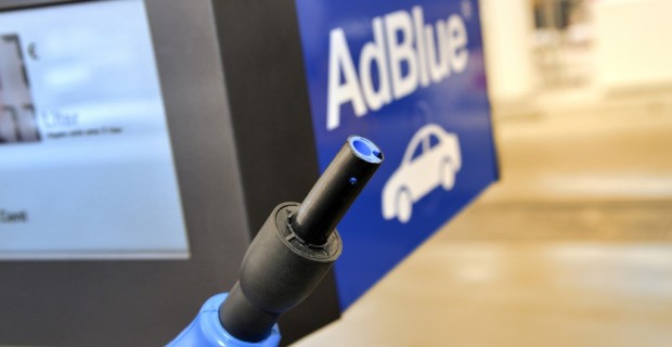 BMW und Total testen Adblue-Zapfsäulen
