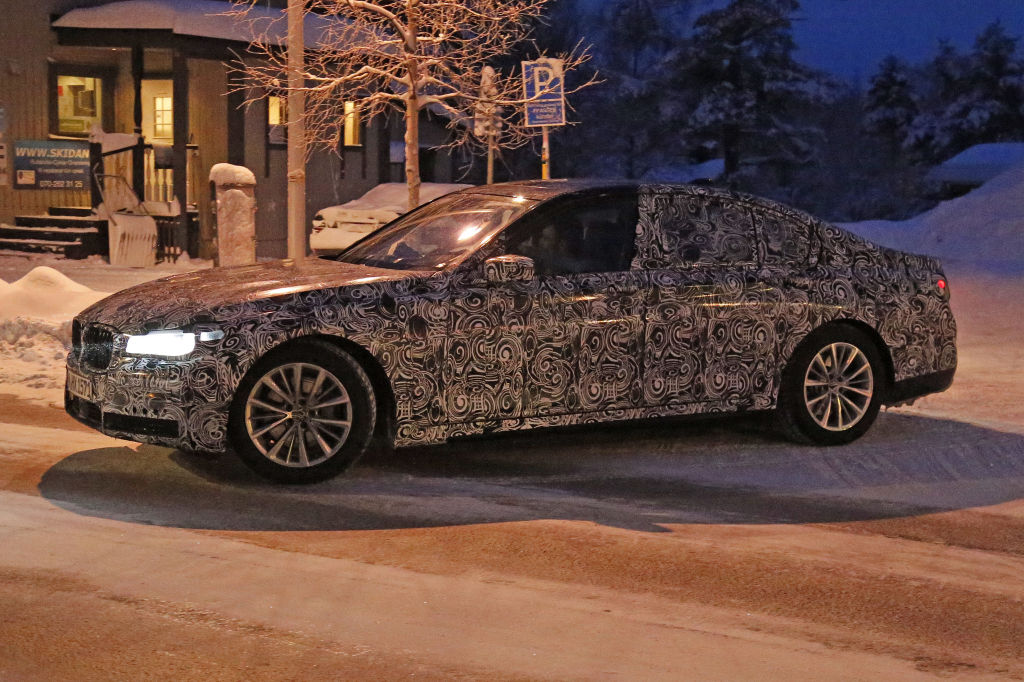 Erwischt: Erlkönig BMW 7er - Elegant durch Dunkelheit und Schnee
