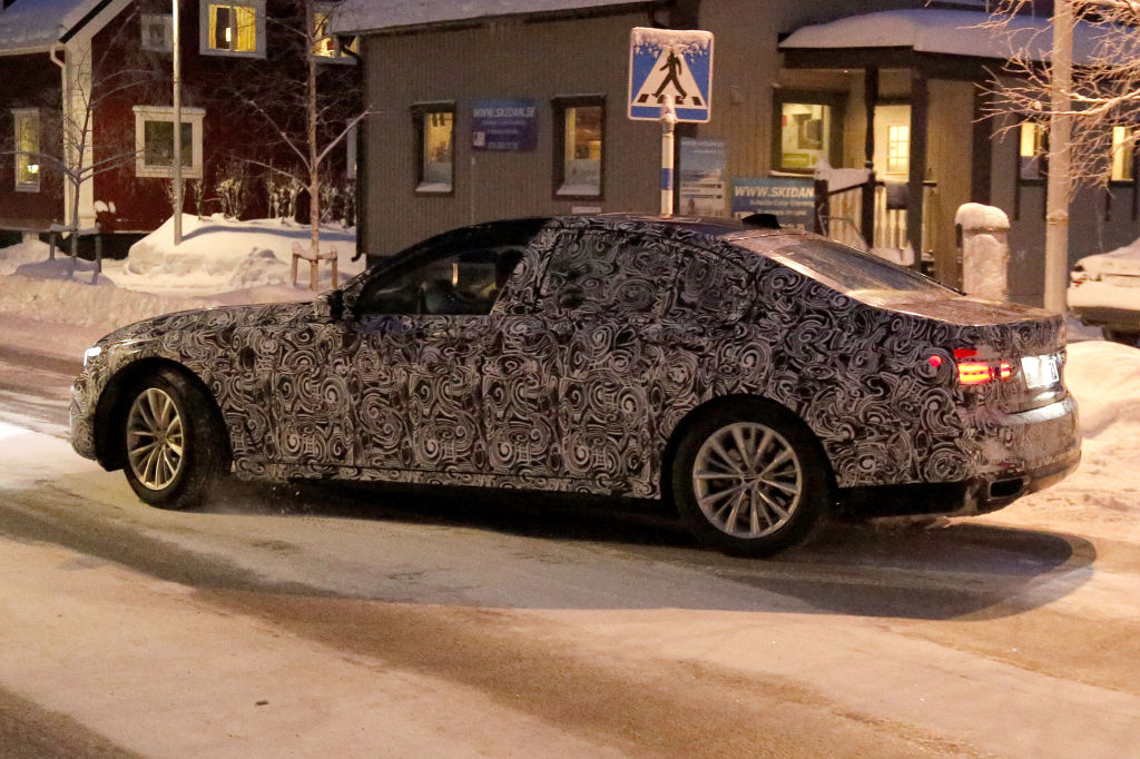 Erwischt: Erlkönig BMW 7er - Elegant durch Dunkelheit und Schnee
