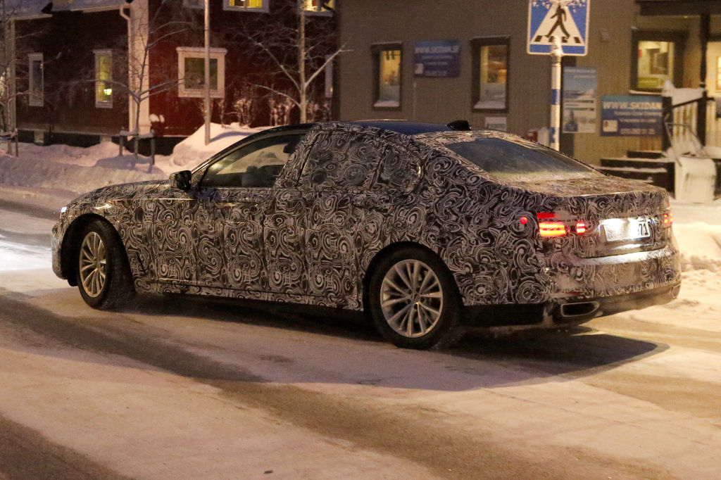Erwischt: Erlkönig BMW 7er - Elegant durch Dunkelheit und Schnee