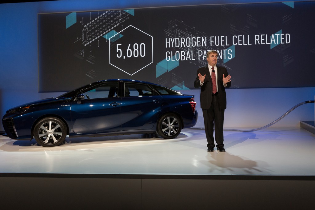 CES 2015: Toyota lässt Konkurrenz an Patenten teilhaben