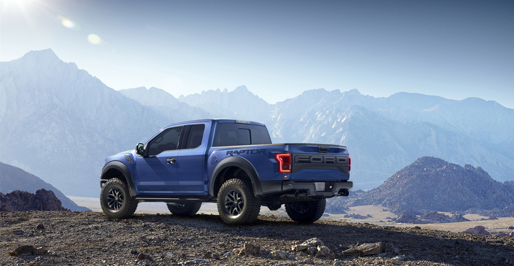 Detroit 2015: Ford F-150 Raptor speckt ab
