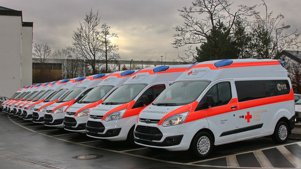 500. Ford Transit für Krankentransport übergeben