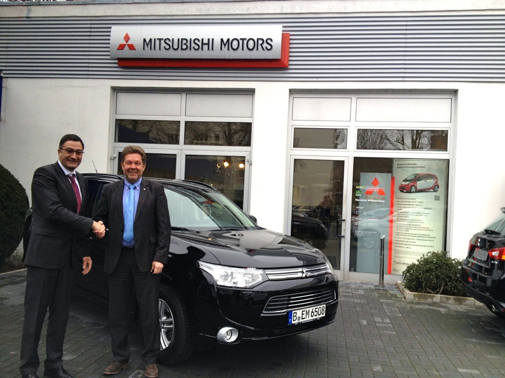 BEM-Präsident fährt Plug-in Hybrid Outlander