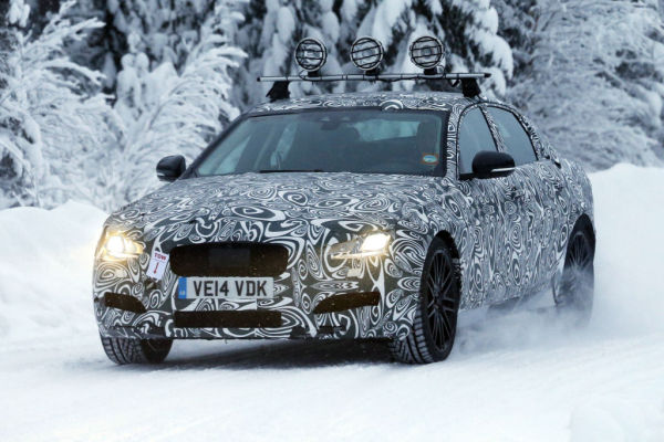 Erwischt: Erlkönig Jaguar XF