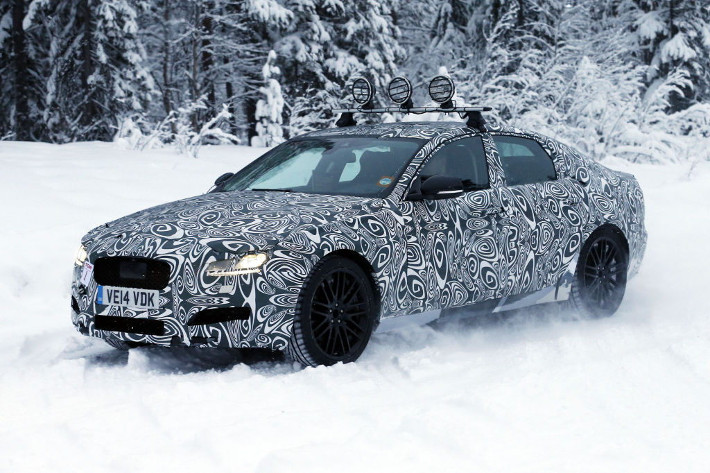 Erwischt: Erlkönig Jaguar XF