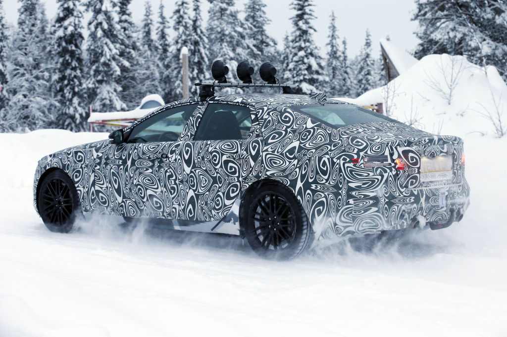 Erwischt: Erlkönig Jaguar XF