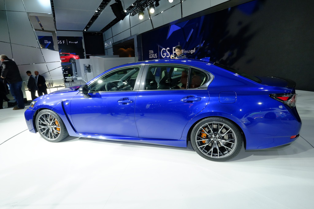 Detroit 2015: Lexus drückt auf die Tube