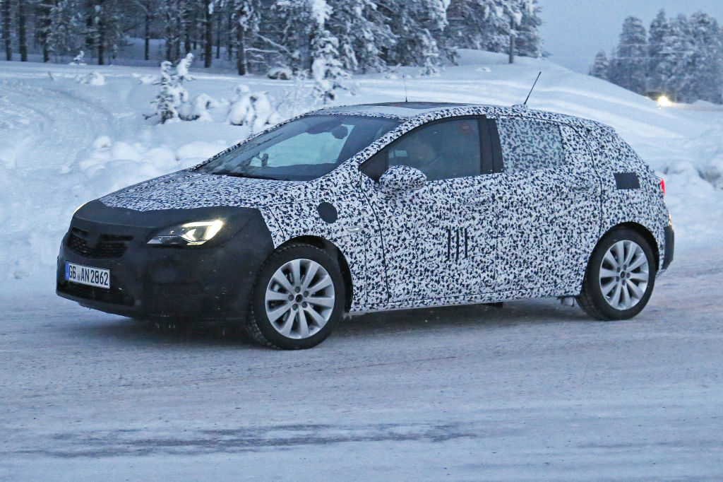Erwischt: Erlkönig Opel Astra - Der Staub muss weg
