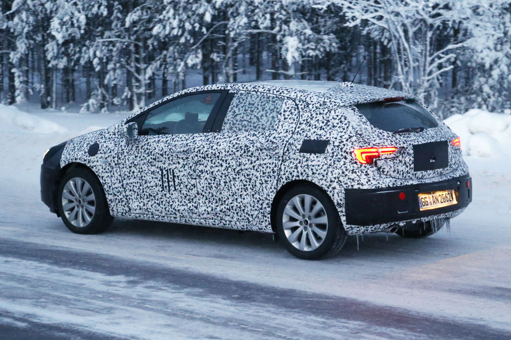 Erwischt: Erlkönig Opel Astra - Der Staub muss weg