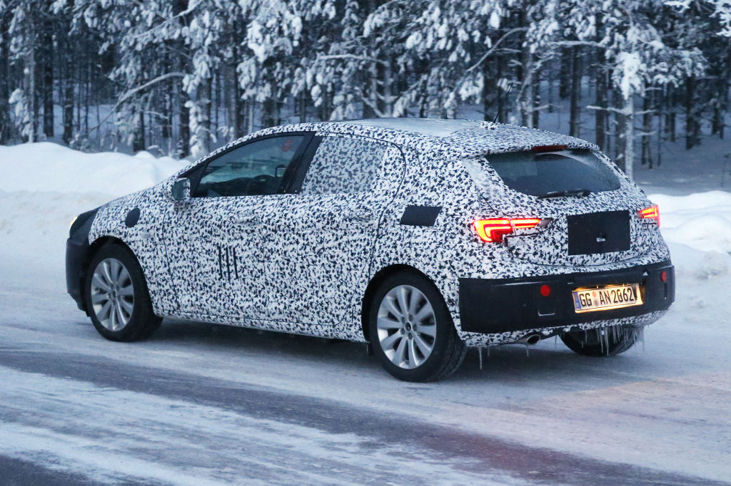 Erwischt: Erlkönig Opel Astra - Der Staub muss weg
