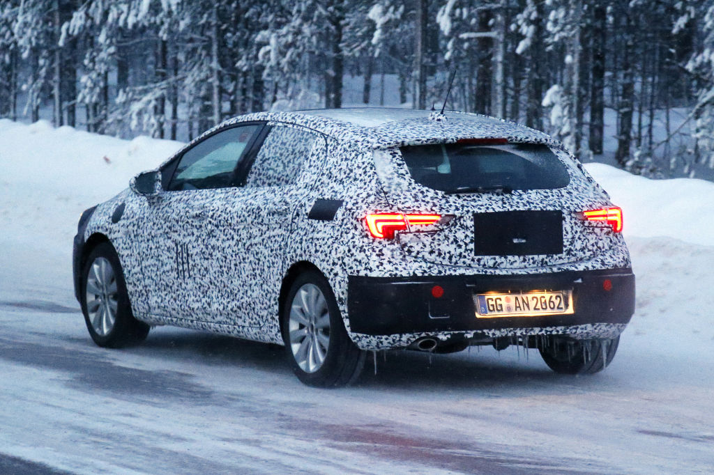 Erwischt: Erlkönig Opel Astra - Der Staub muss weg